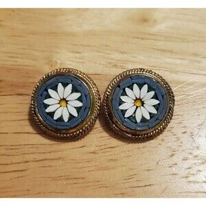 Vtg Micro Mosaic Glass Earrings White Daisy Flower Clip-On Round Gold Tone Blue